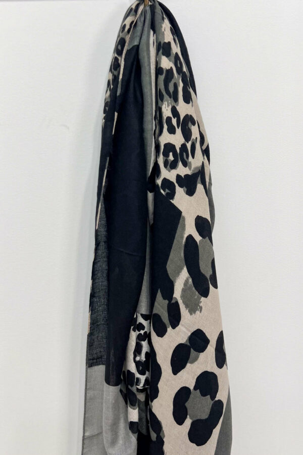 VikiPrintLeopardScarf-GreyLeopard.OS_4_260724